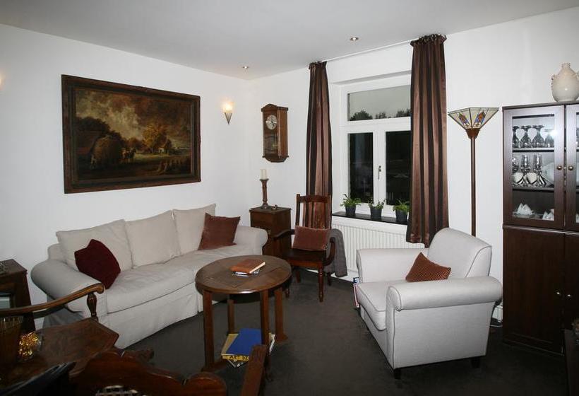 Walnut Lodge Bed & Breakfast 16