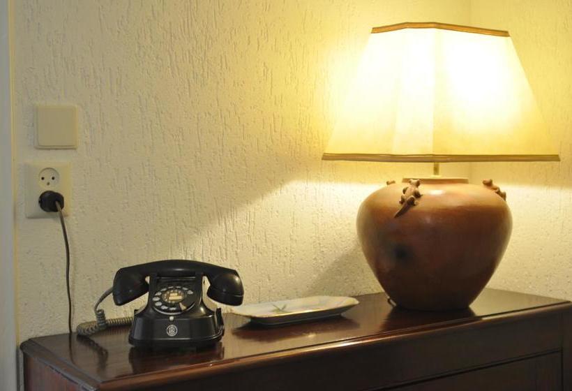 Walnut Lodge Bed & Breakfast 19