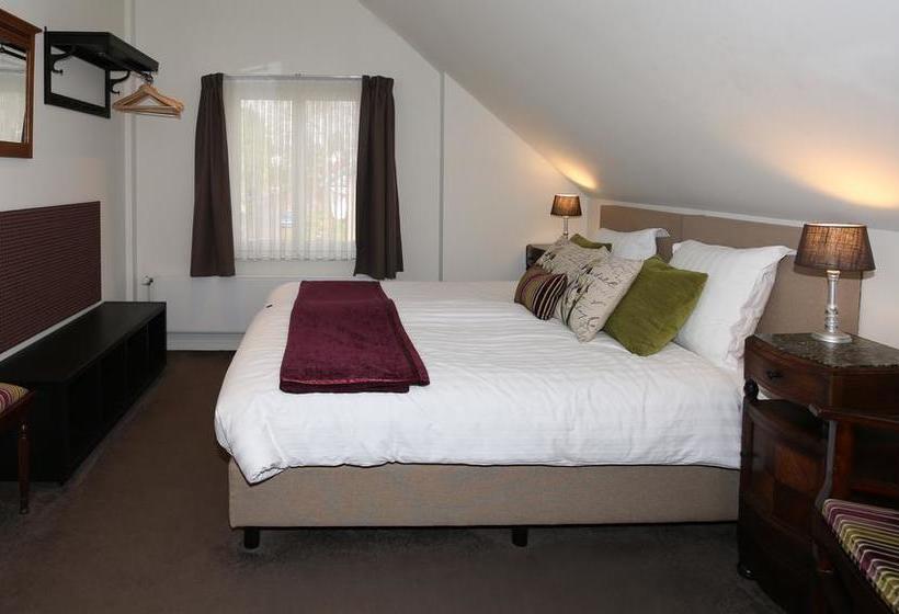 Walnut Lodge Bed & Breakfast 5