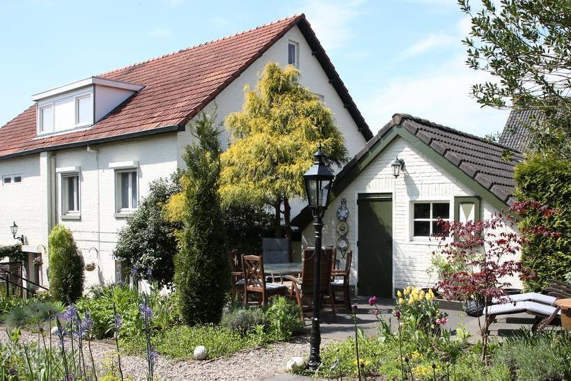 Walnut Lodge Bed & Breakfast 7