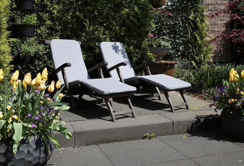 Walnut Lodge Bed & Breakfast 9