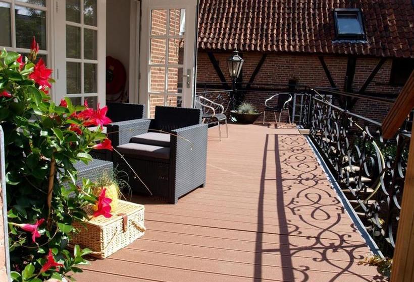 Bed and Breakfast T Shanda Lee