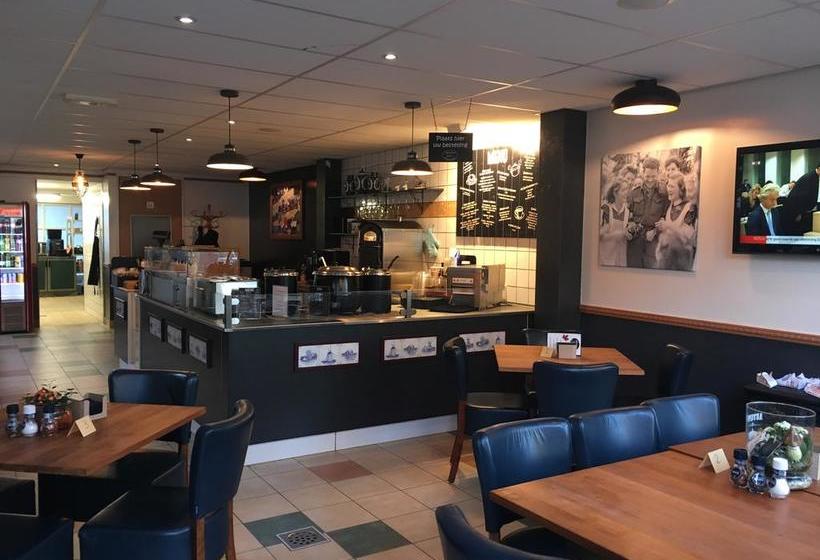 Bed and Breakfast T Shanda Lee 3