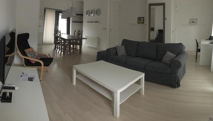 Bed and Breakfast T Shanda Lee 4