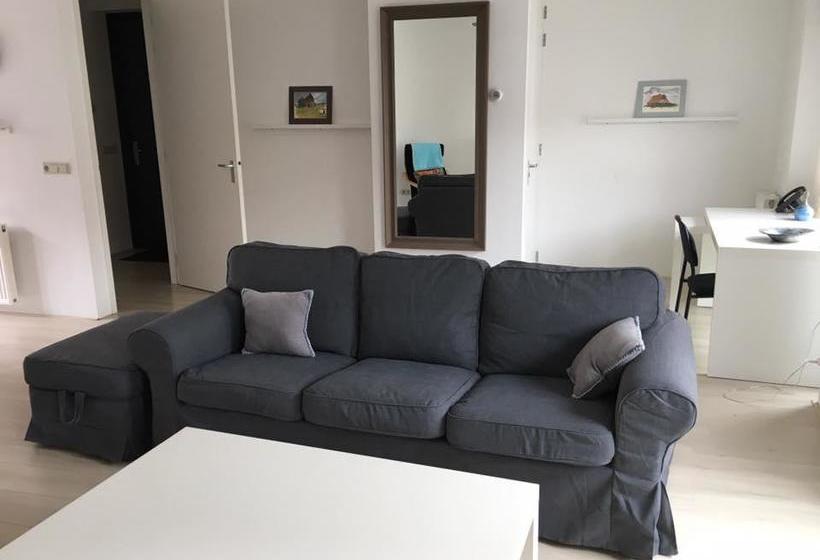 Bed and Breakfast T Shanda Lee 5