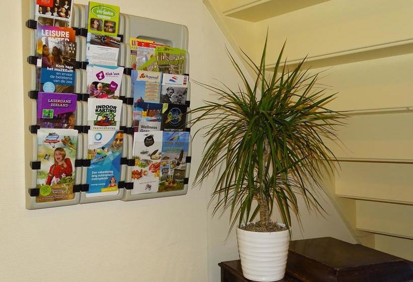 Hotel Hcr De Kroon 19