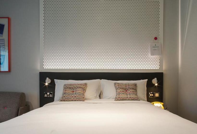 Hotel Lodge At Solent 18