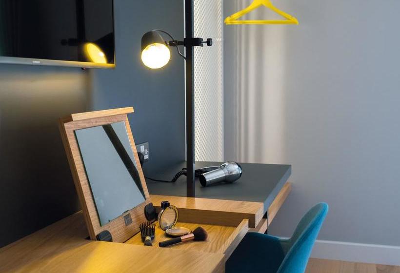 Hotel Lodge At Solent 2