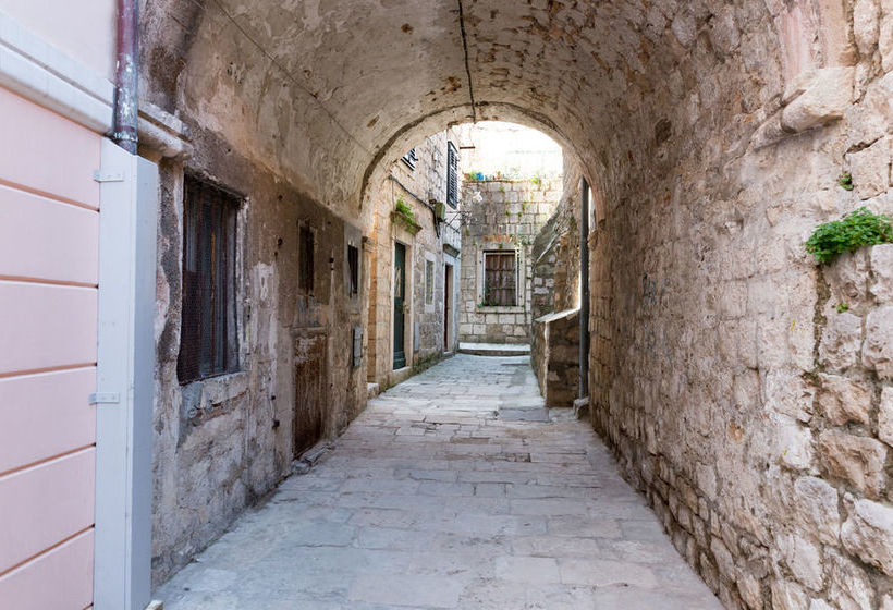 Pension Historic Downtown Apartments & Rooms