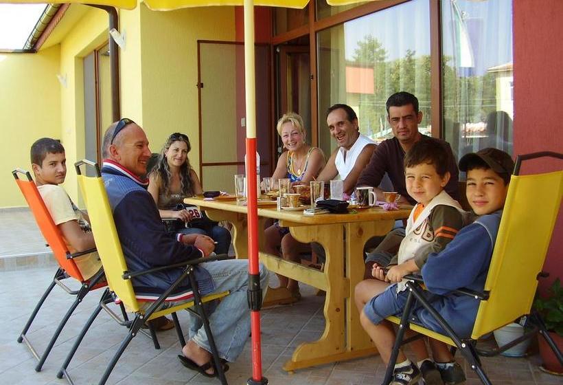 Family Hotel Kavrakovi 5