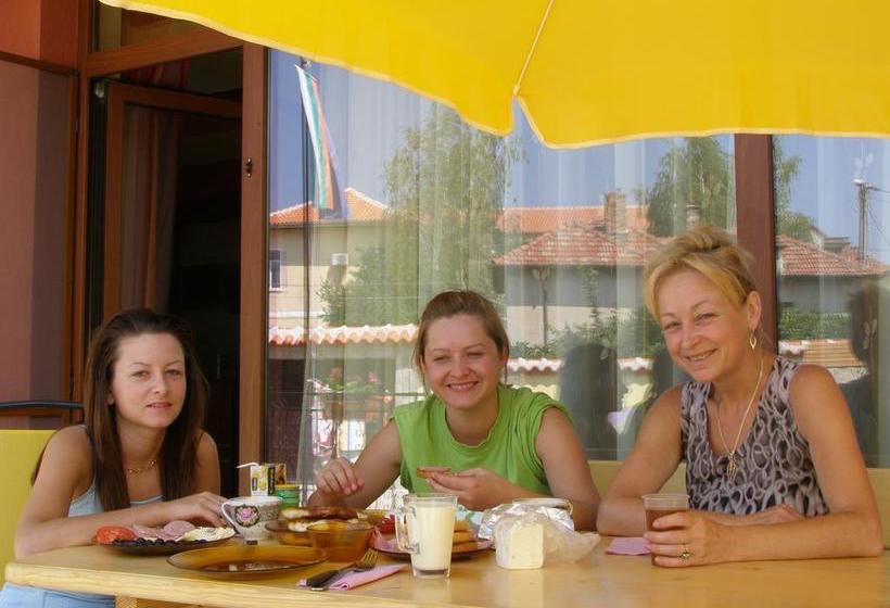 Family Hotel Kavrakovi 8