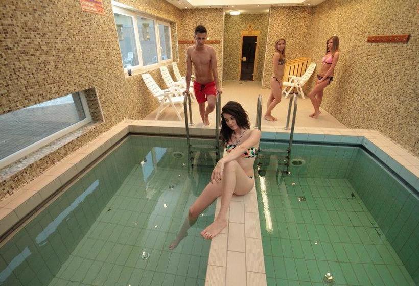 Hôtel Korona Ház 8