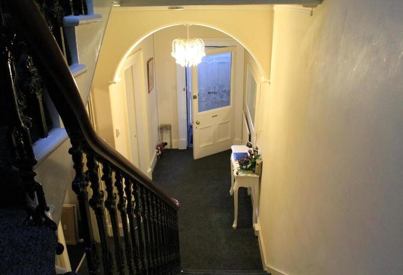 Bed and Breakfast Iona Guest House 13