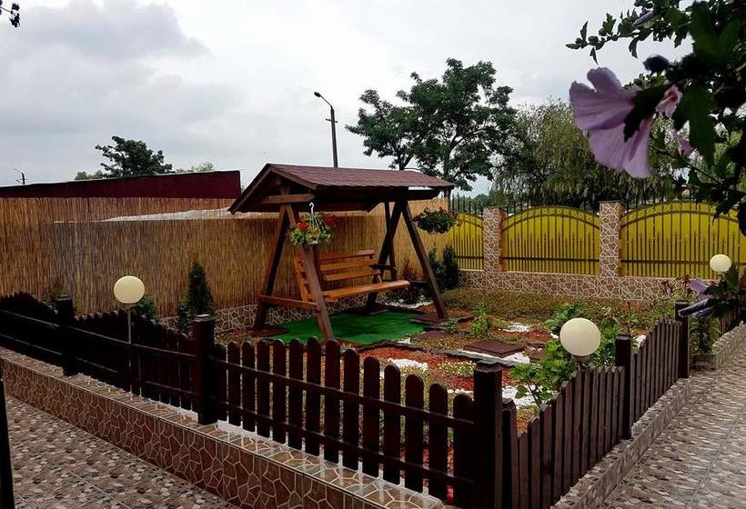 Bed and Breakfast Pensiunea Sanmar 5