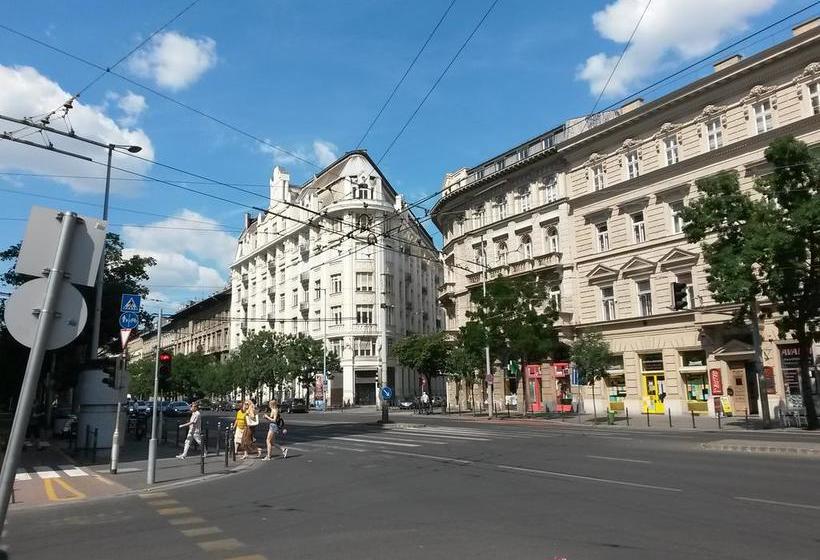 Day And Night Hostel