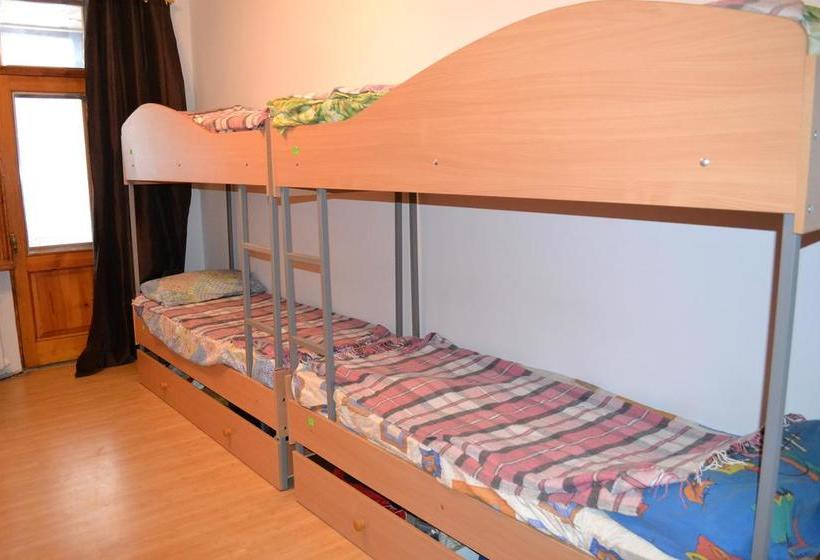 Hostel Near Druzhby Narodiv Metro Station