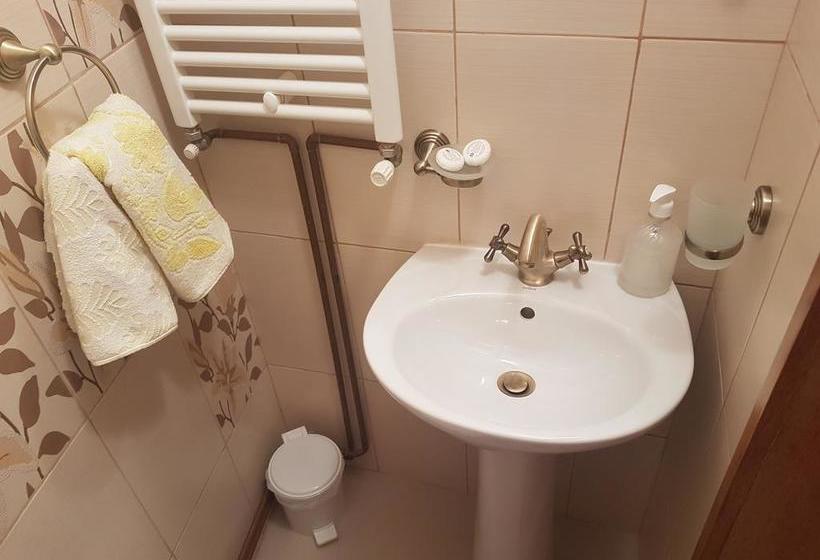 Bed & Breakfast Cas Central In Brasov 10