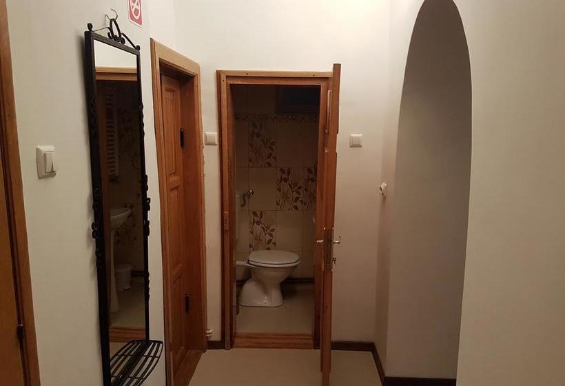 Bed & Breakfast Cas Central In Brasov 11