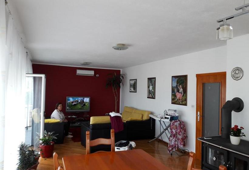 Bed & Breakfast Tivat Apartments 11