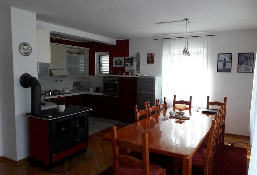 Bed & Breakfast Tivat Apartments 13