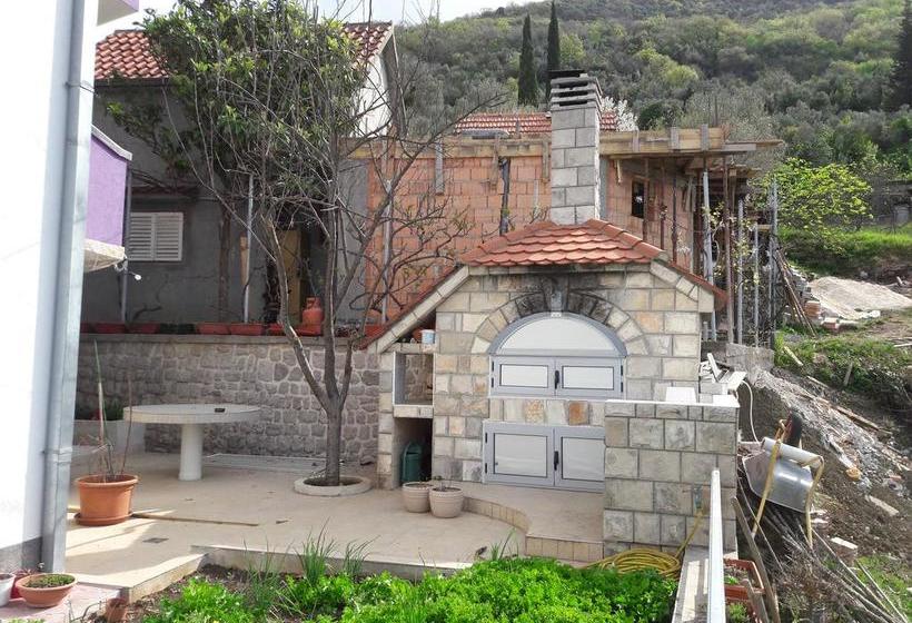 Bed & Breakfast Tivat Apartments 14