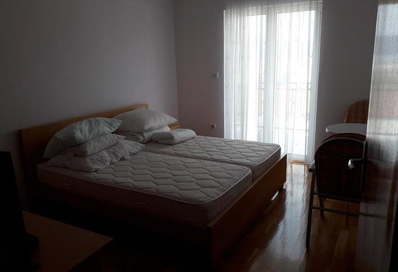 Bed & Breakfast Tivat Apartments 15
