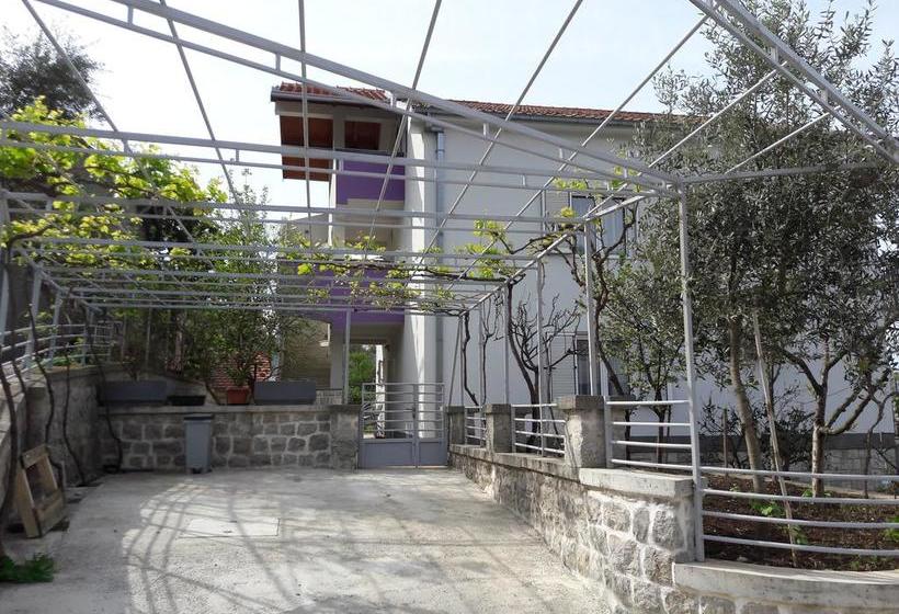 Bed & Breakfast Tivat Apartments 17