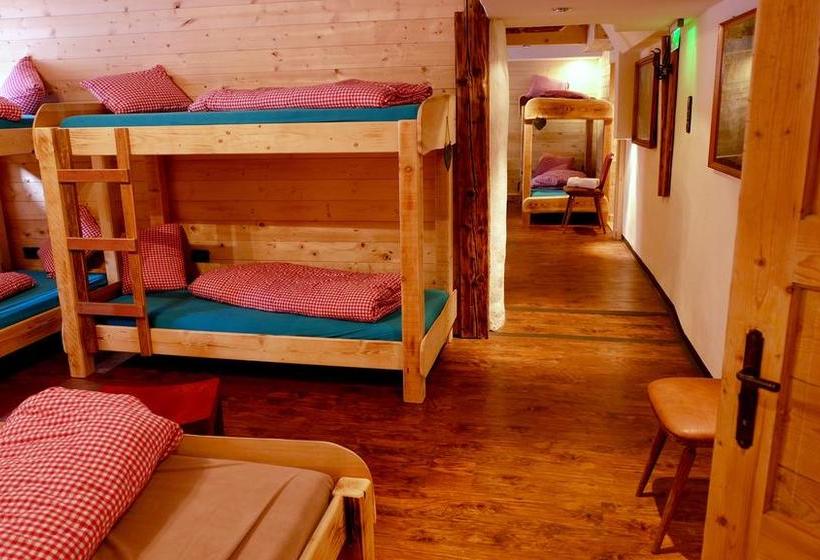 Hostel Weisses Rössl