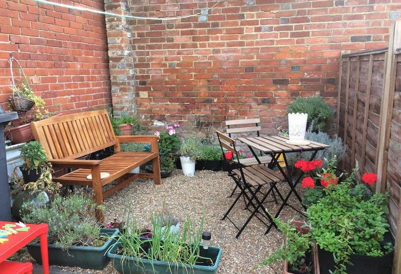 Bed and Breakfast Thaw 2