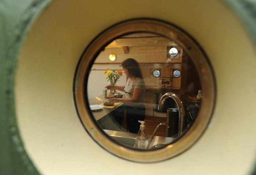 Hotel Barge Waternimf 9