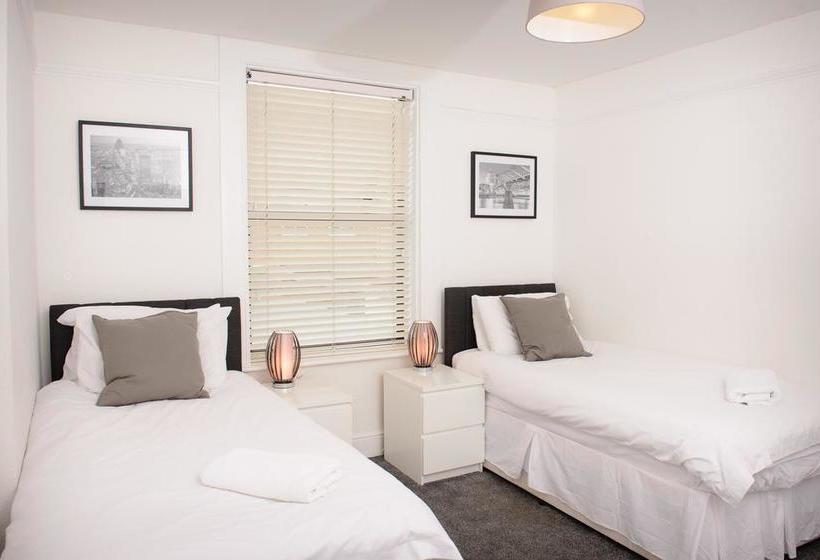 Bed and Breakfast The Claremont 12