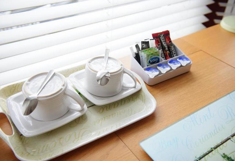 Bed and Breakfast The Claremont 7