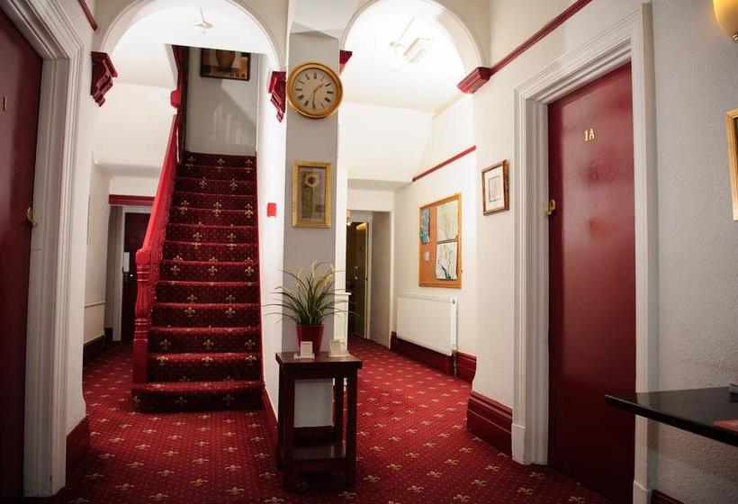 Bed and Breakfast The Claremont 8