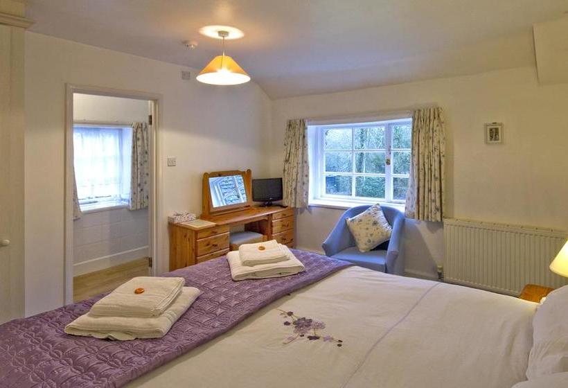 Gorselands Hall Bed And Breakfast