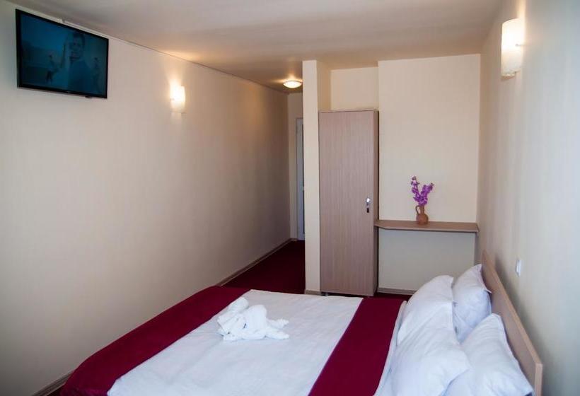 Hotel Dumbrava Minunata 8