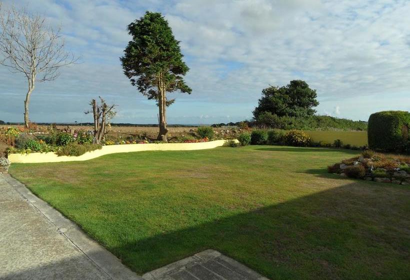 Bed and Breakfast Monterey Pines 6