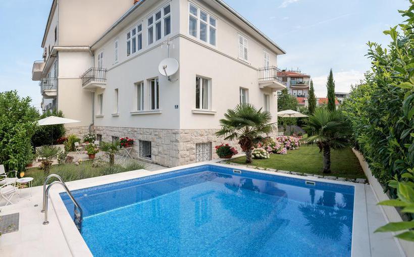 Bed & Breakfast Luxury Rooms Jagoda Palace