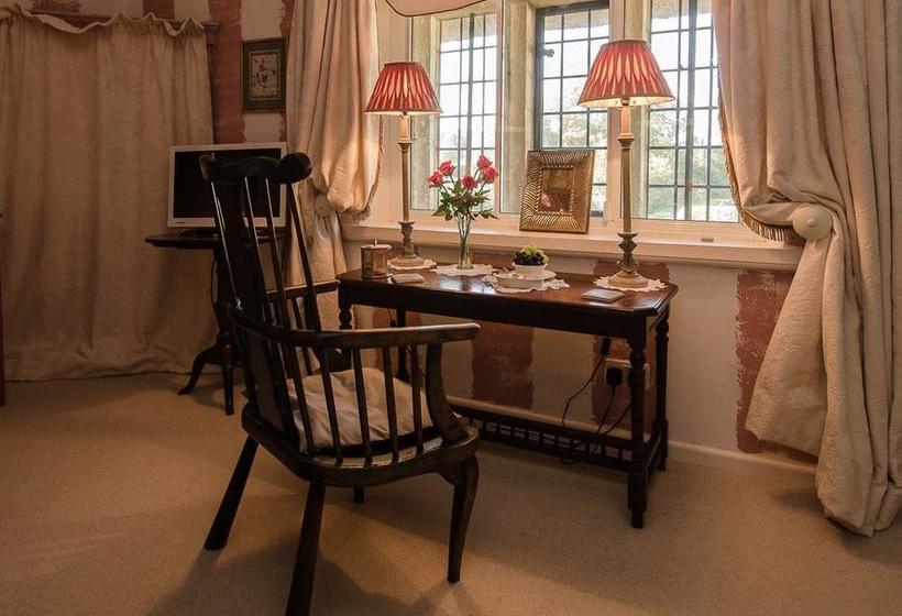 Bed and Breakfast Tudor Cottage Frampton 3