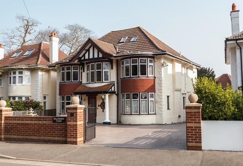 Bed and Breakfast Mountbatten Court