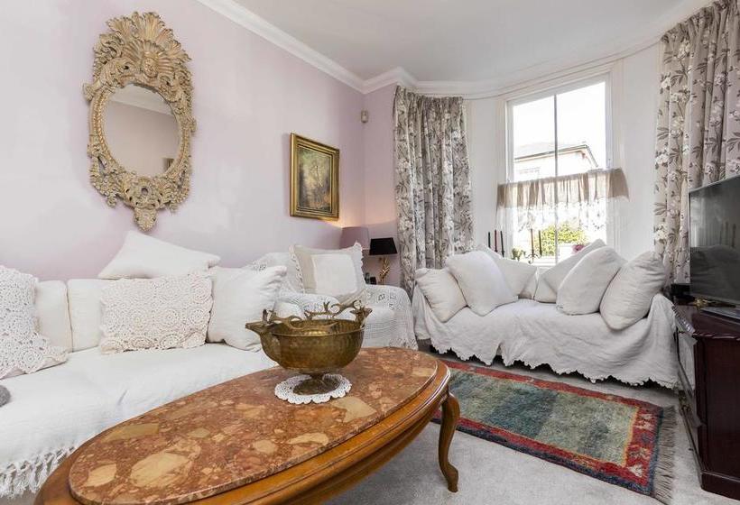 Bed and Breakfast Cavendish Place 1