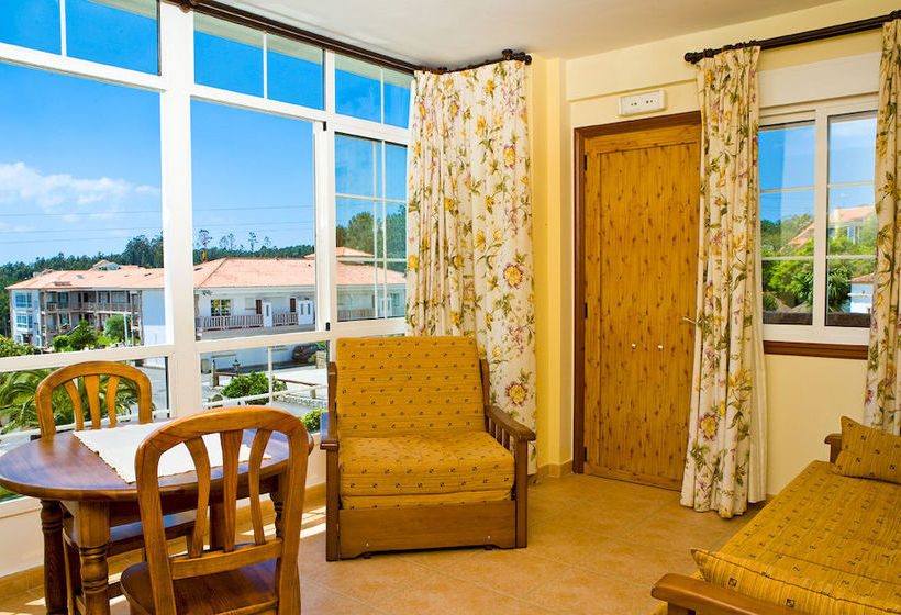 Aparthotel Punta Cabicastro