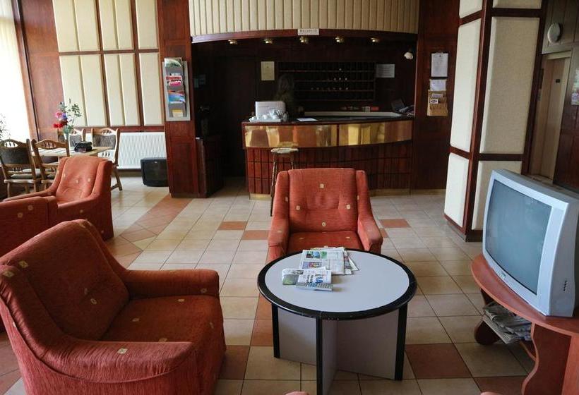 F Nix Hostel Debrecen