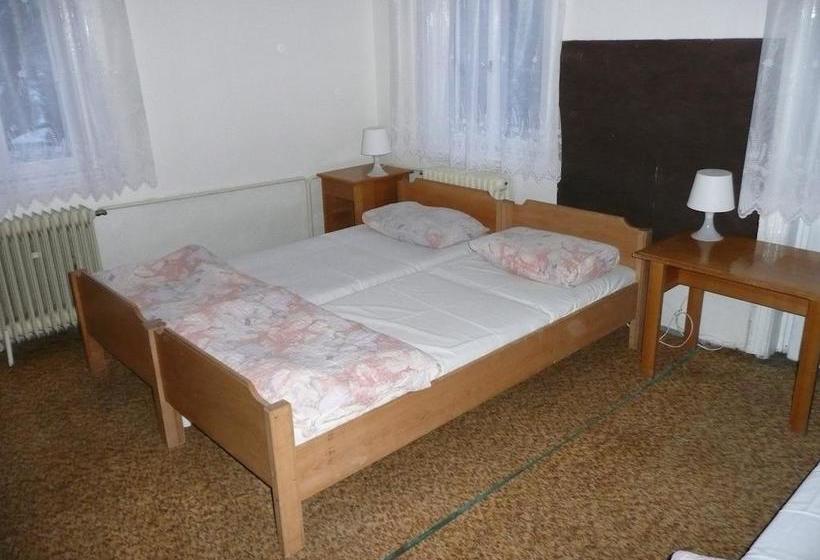 Ostello Chata Jit Enka 9