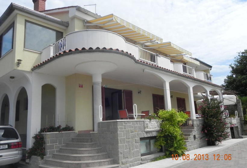 Bed and Breakfast Rooms And Apartments Roza