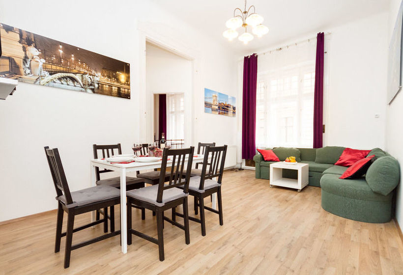 Grand Boulevard Apartments