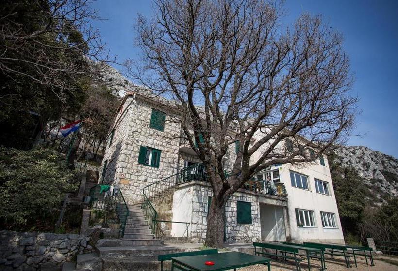 Hostel Mountain Hut Putalj