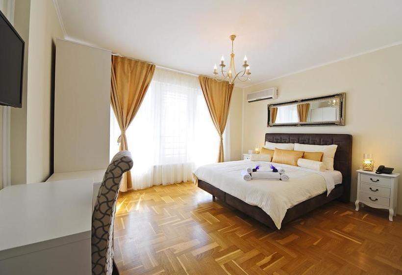 Hostal Avant Garde Luxury Rooms