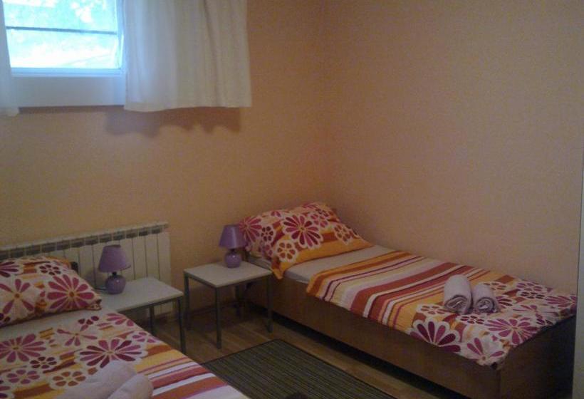 Pensión Apartment & Rooms Miboti 10