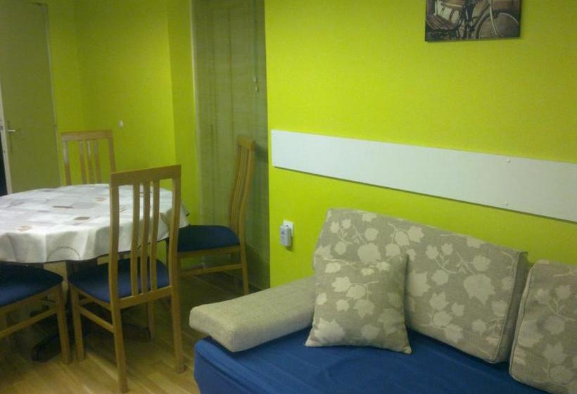 Pensión Apartment & Rooms Miboti 7