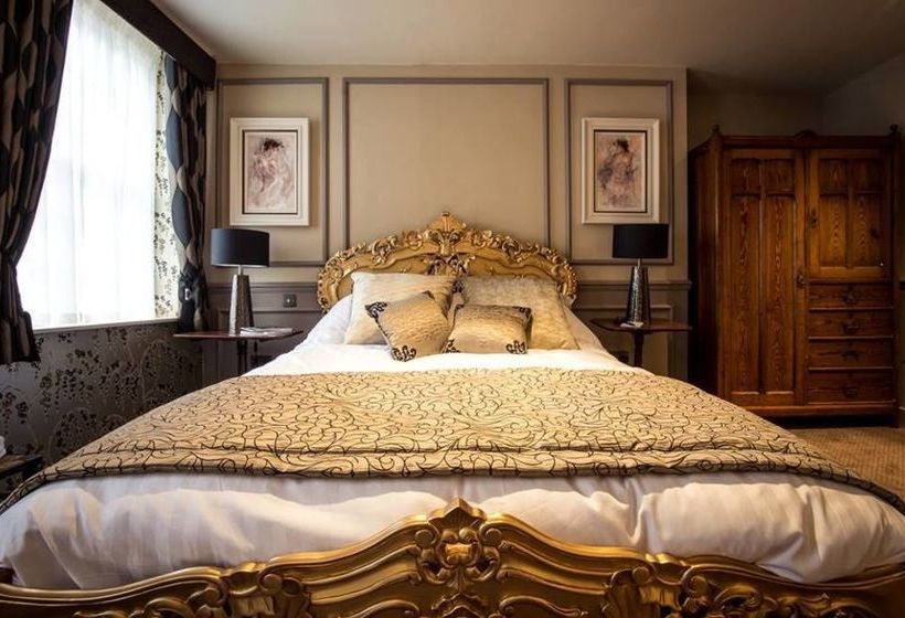 Inn The Cardinals Hat